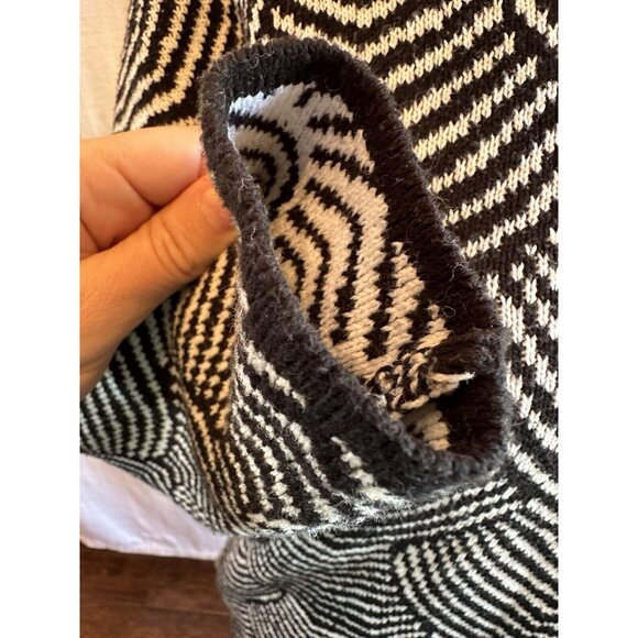 BCBGeneration Black/White Elegant Sweater Sz Small Scallop Winter Date Night - Picture 2 of 8